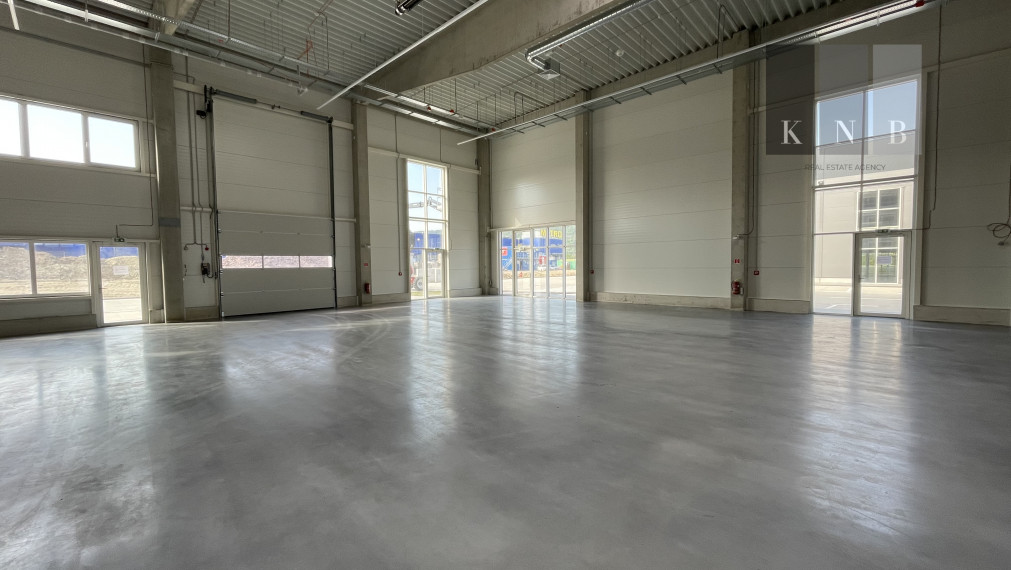 Prenájom rožného obchodného priestoru 450m² v časti Bratislava Bory