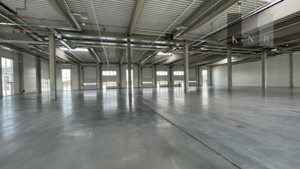 Prenájom rožného obchodného priestoru 450m² v časti Bratislava Bory