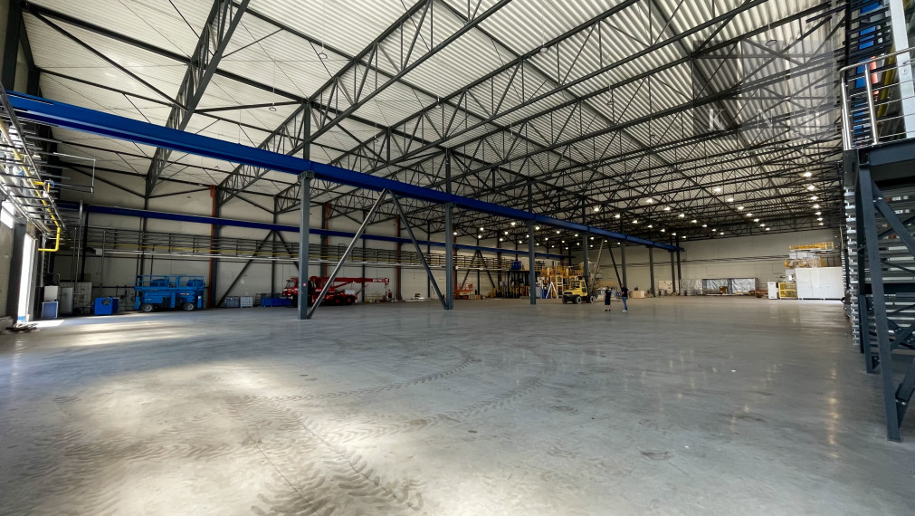 Moderná výrobná hala na prenájom o rozlohe 4.900 m² v okrese Banská Bystrica.