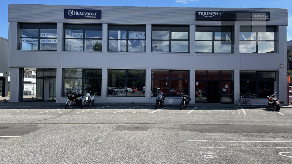 Prenájom obchodno - kancelárskych priestorov 230 m² na Rožňavskej ulici vedľa Mc Donald´s v meste Bratislava