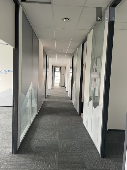 Prenájom kancelárskeho priestoru 411m² na ulici Galvaniho v meste Bratislava