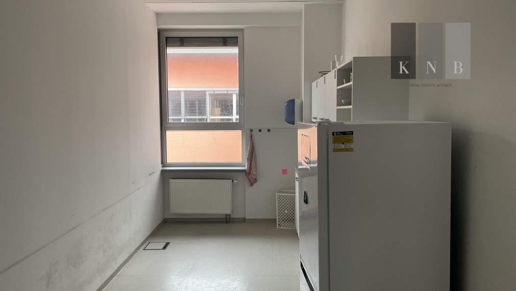 Prenájom kancelárskeho priestoru 411m² na ulici Galvaniho v meste Bratislava