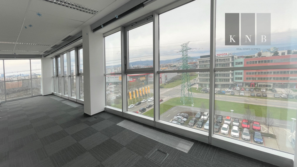 Prenájom kancelárskeho priestoru 411m² na ulici Galvaniho v meste Bratislava