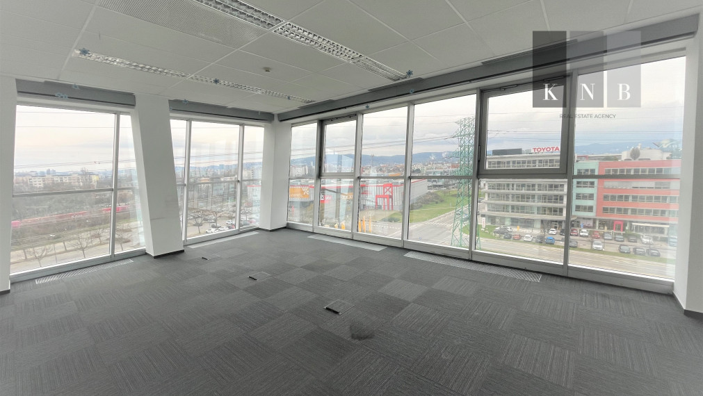 Prenájom kancelárskeho priestoru 411m² na ulici Galvaniho v meste Bratislava