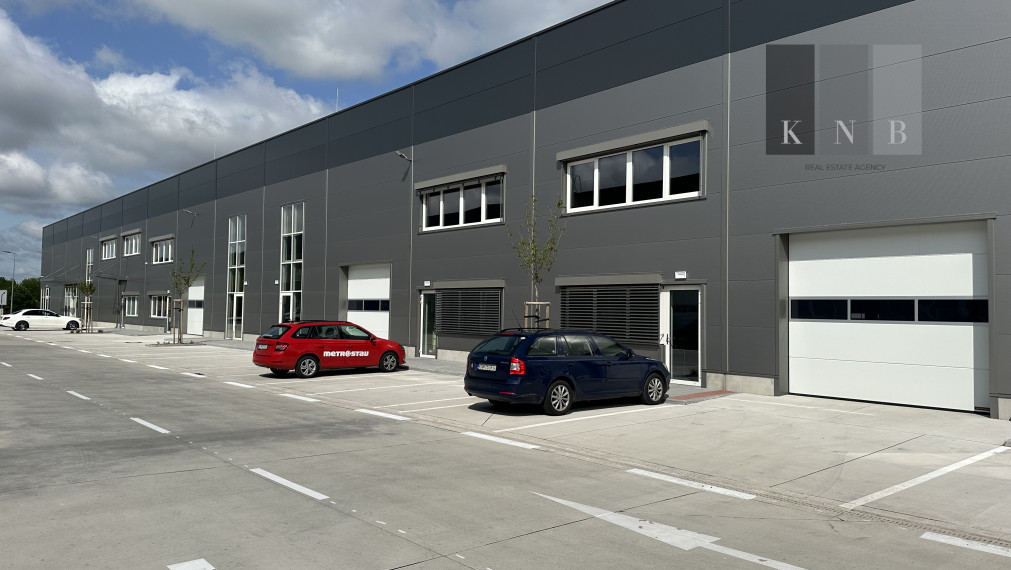 Prenájom rožného obchodného priestoru 450m² v časti Bratislava Bory