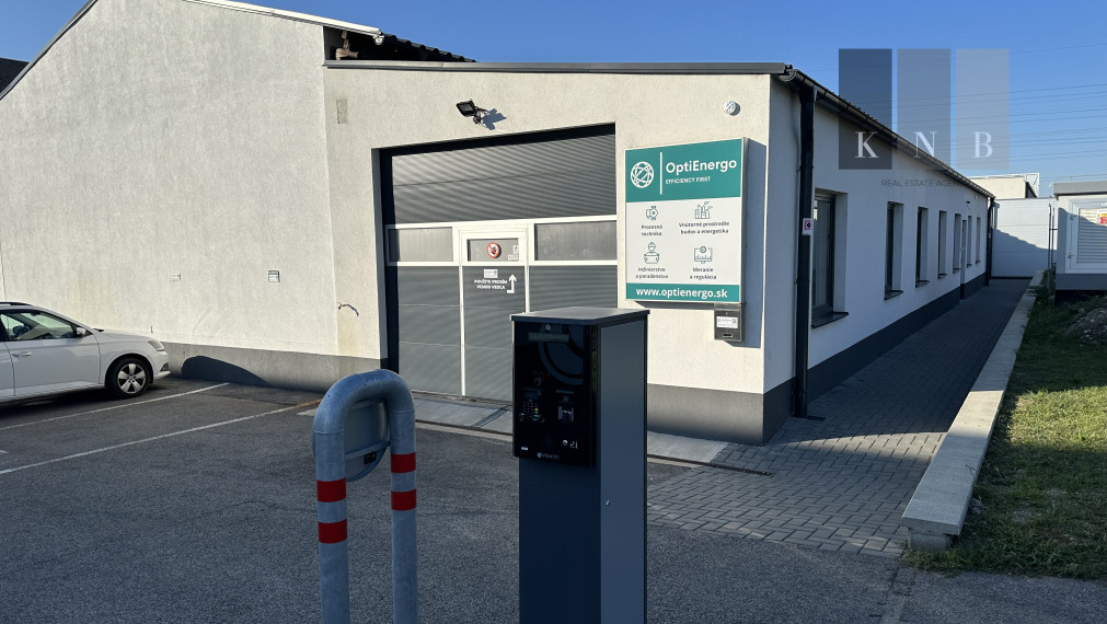 Prenájom prízemných kancelárií so skladom o celkovej ploche 135 m² na ulici Galvaniho v meste Bratislava