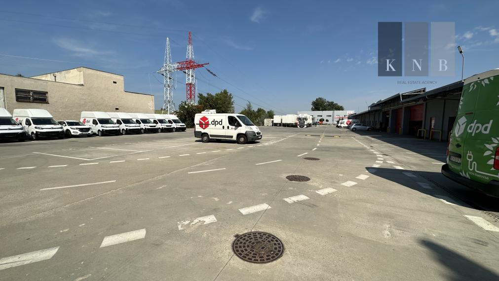 Prenájom distribučného centra 2444 m² s kanceláriami pri letisku v meste Bratislava