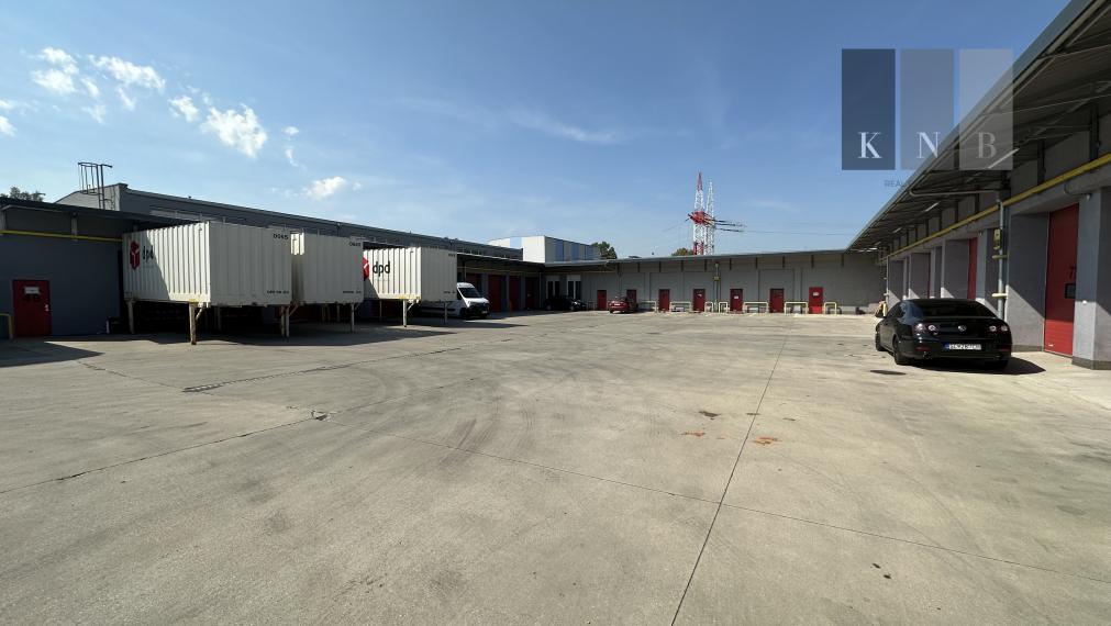 Prenájom distribučného centra 2444 m² s kanceláriami pri letisku v meste Bratislava