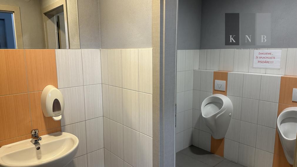 Prenájom samostatného kancelárskeho traktu 230m² v časti Bratislava Žabí Majer