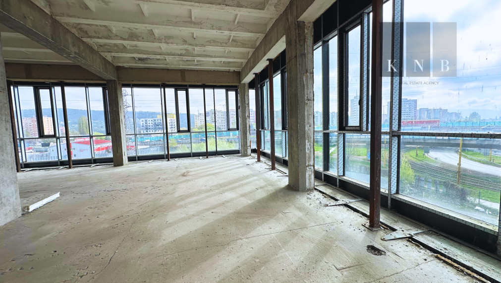 Predaj multifunkčnej budovy 8 903m² v časti Košice Juh s pozemkom 8 562m²