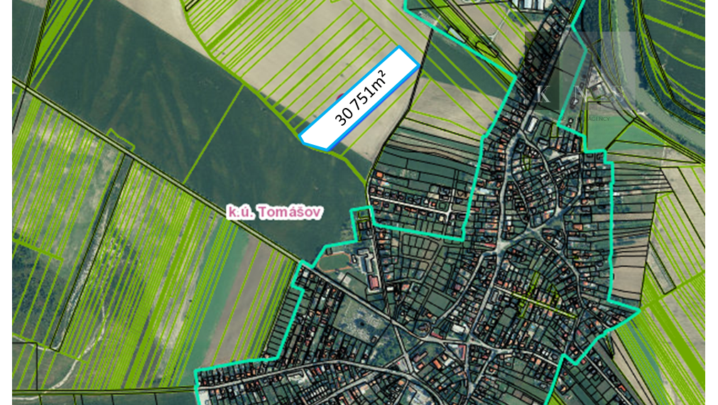 Predaj pozemku 30 751 m² v blízkosti zastavaného územia v obci Tomášov