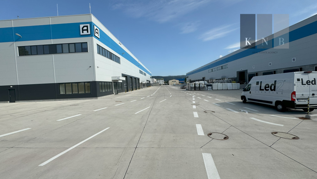 Prenájom nového skladového priestoru 1879 m² vrátane kancelárii priamo v meste Bratislava