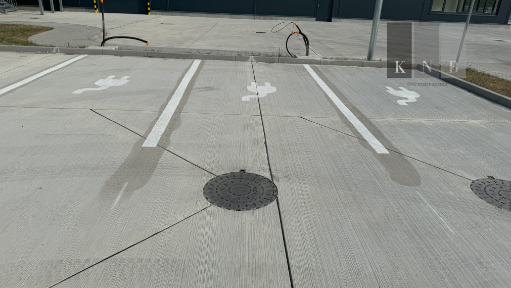 Prenájom nového skladového priestoru 1879 m² vrátane kancelárii priamo v meste Bratislava