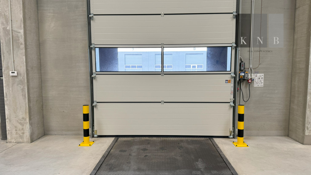 Prenájom nového skladového priestoru 1879 m² vrátane kancelárii priamo v meste Bratislava