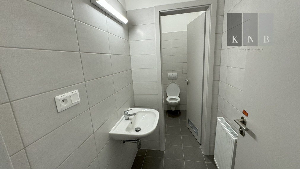 Prenájom nového skladového priestoru 1879 m² vrátane kancelárii priamo v meste Bratislava