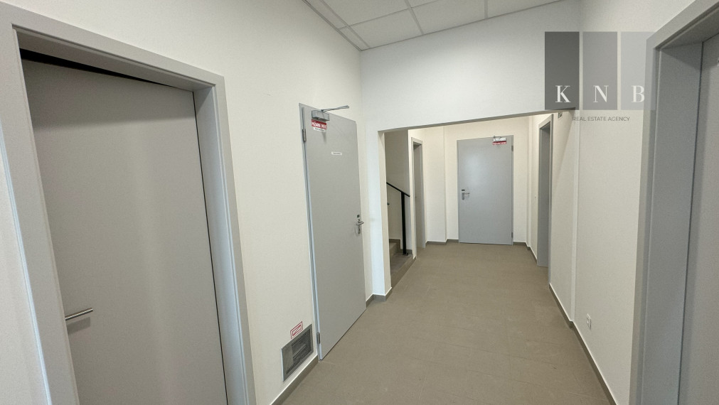 Prenájom nového skladového priestoru 1879 m² vrátane kancelárii priamo v meste Bratislava