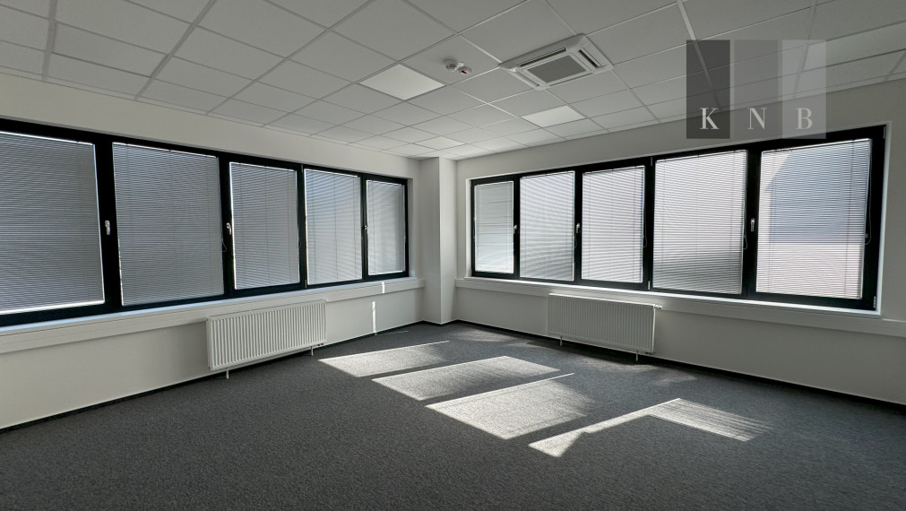 Prenájom nového skladového priestoru 1879 m² vrátane kancelárii priamo v meste Bratislava