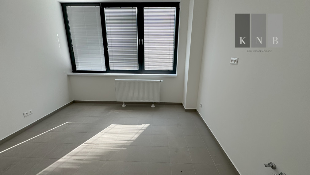 Prenájom nového skladového priestoru 1879 m² vrátane kancelárii priamo v meste Bratislava