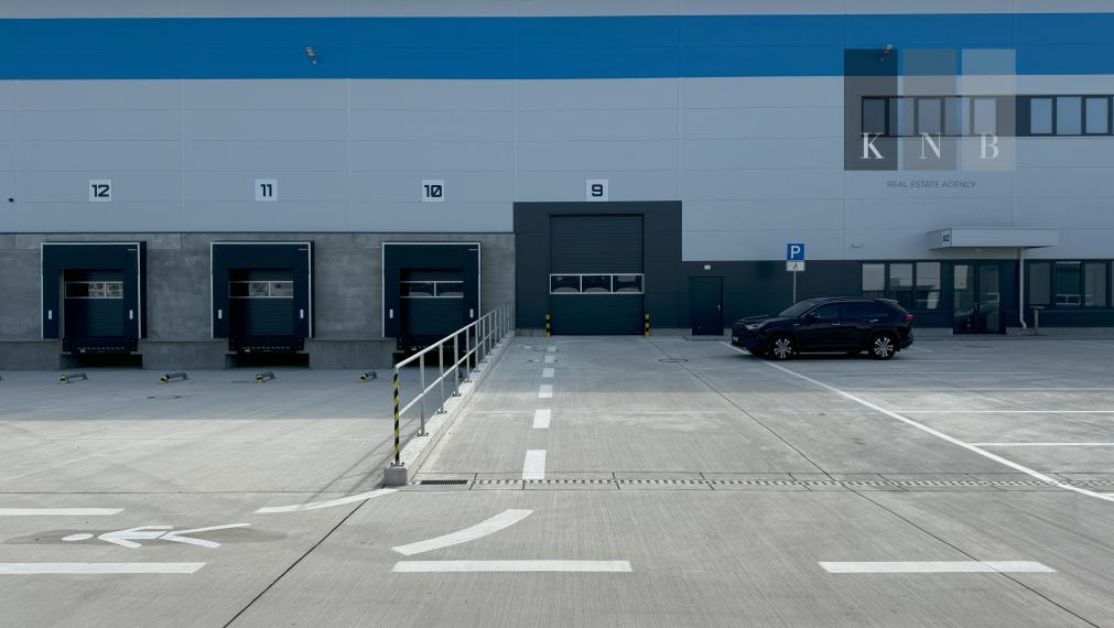 New warehouse space for rent 1879 m² including offices directly in the city of Bratislava