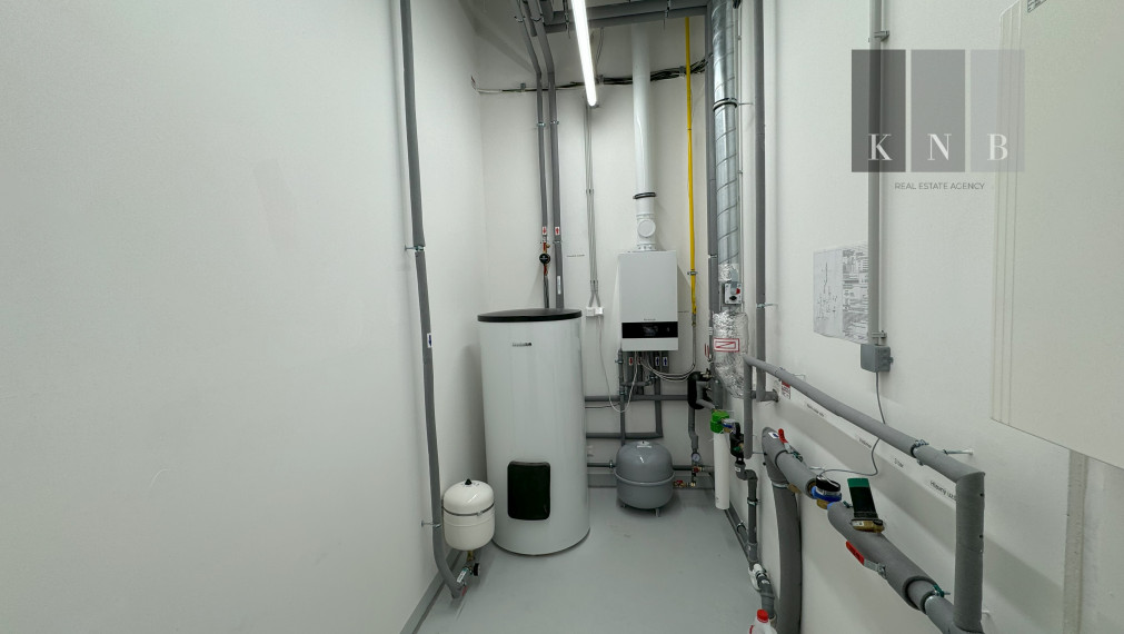 Prenájom 2 nových skladov od 800 m² vrátane kancelárii priamo v meste Bratislava