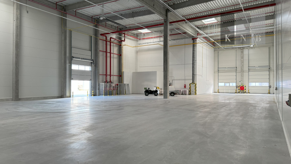 Prenájom 2 nových skladov od 800 m² vrátane kancelárii priamo v meste Bratislava