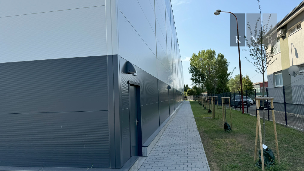 Prenájom 2 nových skladov od 800 m² vrátane kancelárii priamo v meste Bratislava