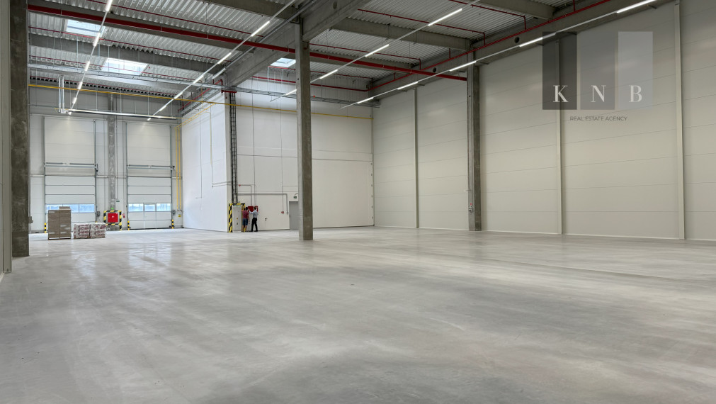 Prenájom 2 nových skladov od 800 m² vrátane kancelárii priamo v meste Bratislava