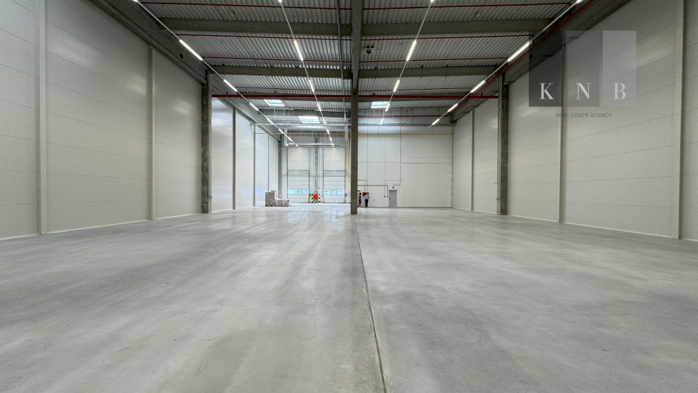 Prenájom 2 nových skladov od 800 m² vrátane kancelárii priamo v meste Bratislava