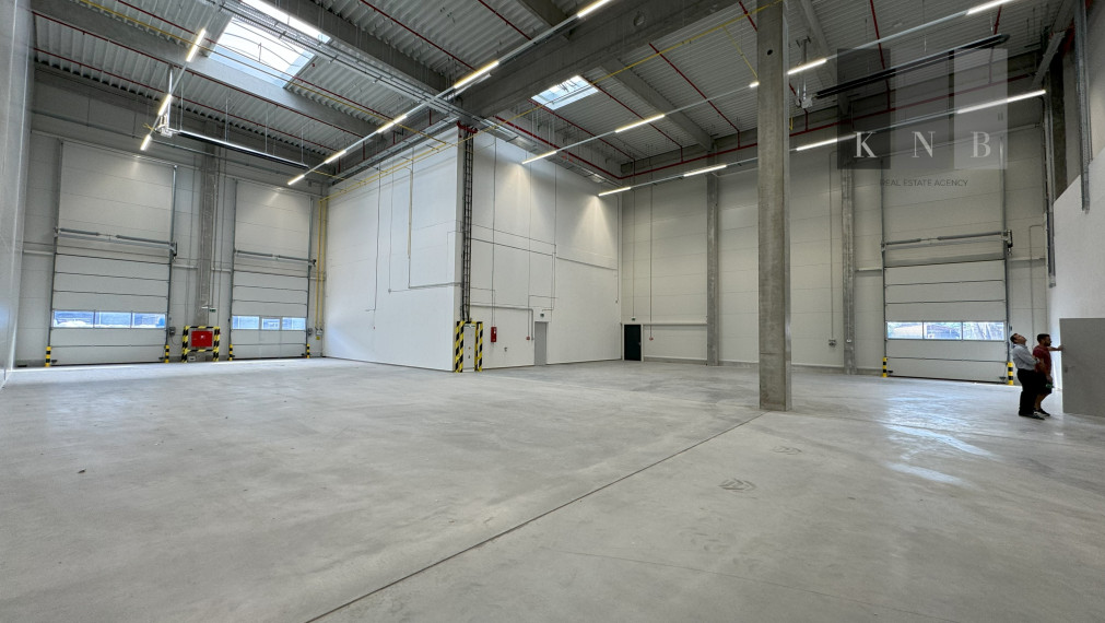 Prenájom 2 nových skladov od 800 m² vrátane kancelárii priamo v meste Bratislava