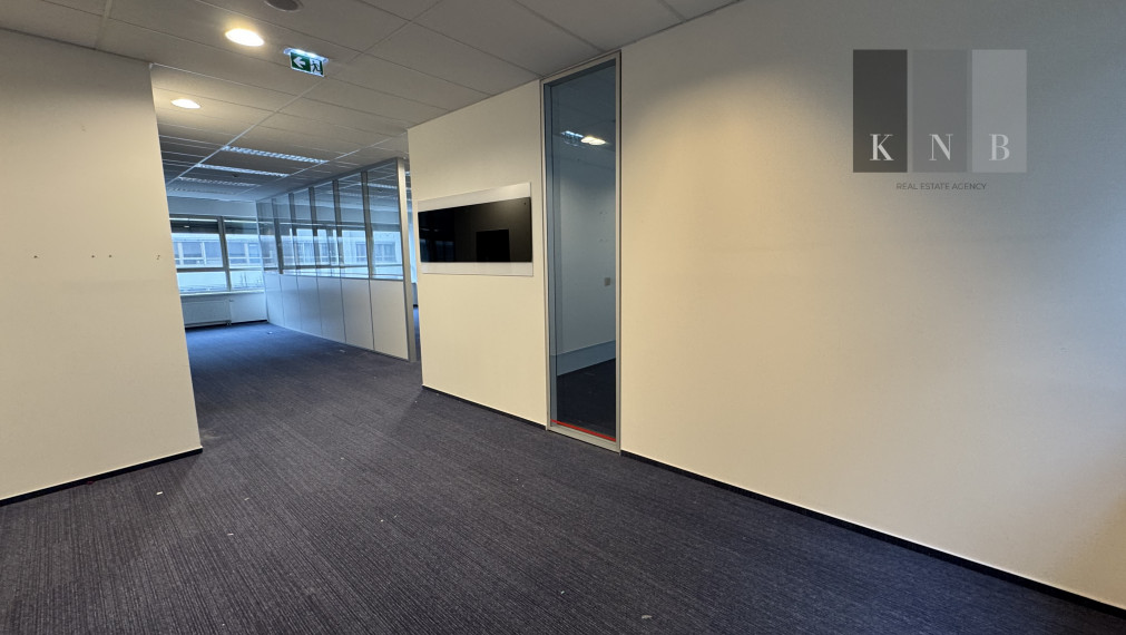 Prenájom kancelárskeho priestoru 225 m² na ulici Galvaniho v meste Bratislave