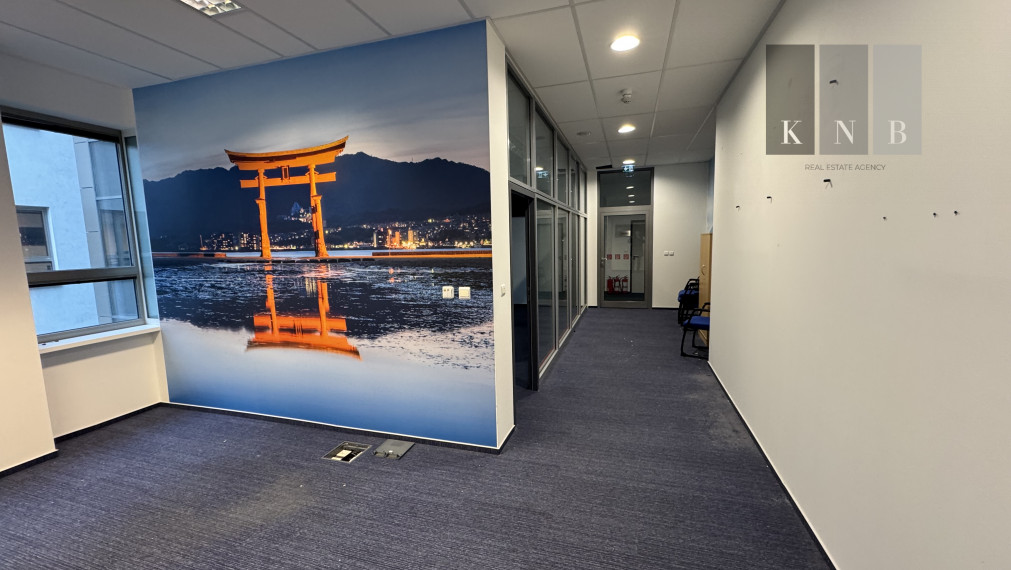 Prenájom kancelárskeho priestoru 225 m² na ulici Galvaniho v meste Bratislave