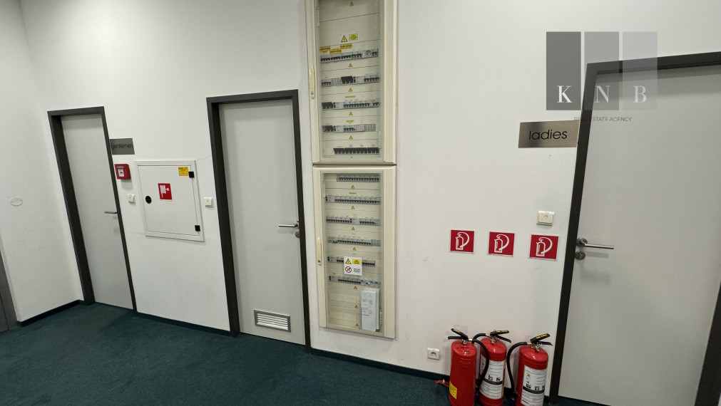 Prenájom kancelárskeho priestoru 225 m² na ulici Galvaniho v meste Bratislave