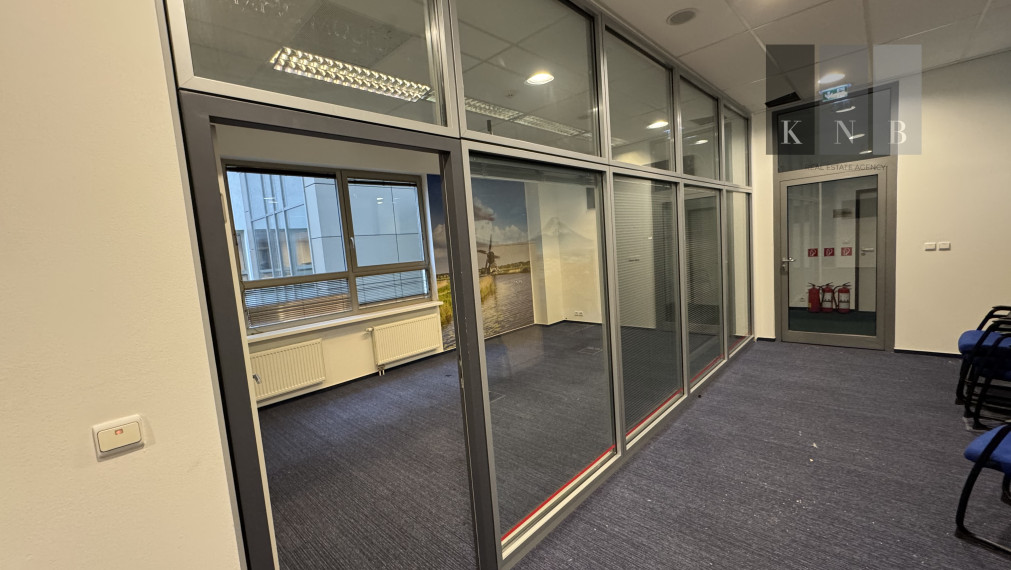 Prenájom kancelárskeho priestoru 225 m² na ulici Galvaniho v meste Bratislave