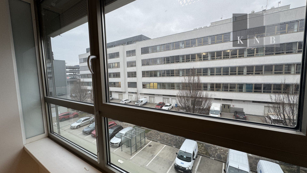 Prenájom kancelárskeho priestoru 225 m² na ulici Galvaniho v meste Bratislave