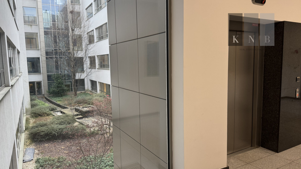 Prenájom kancelárskeho priestoru 225 m² na ulici Galvaniho v meste Bratislave