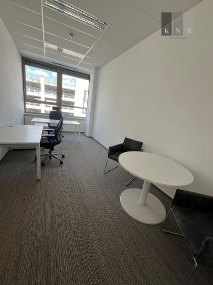 Prenájom 2 kancelárii o výmere 60,39 m² na Galvaniho ulici v meste Bratislava