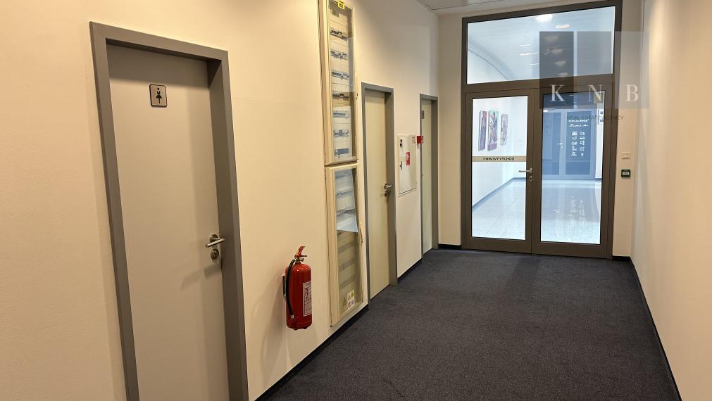 Prenájom 2 kancelárii o výmere 60,39 m² na Galvaniho ulici v meste Bratislava