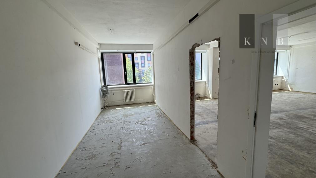 Prenájom samostatného kancelárskeho traktu 243 m² na Vajnorskej ulici v meste Bratislava
