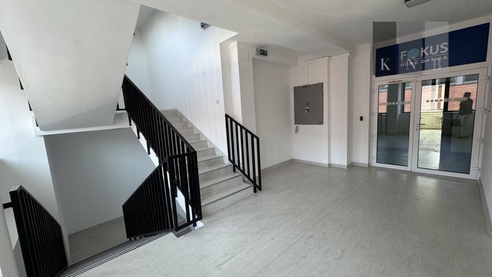 Prenájom samostatného kancelárskeho traktu 243 m² na Vajnorskej ulici v meste Bratislava