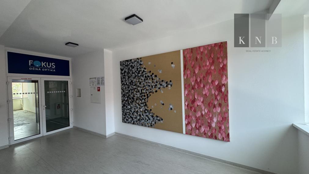 Prenájom samostatného kancelárskeho traktu 243 m² na Vajnorskej ulici v meste Bratislava