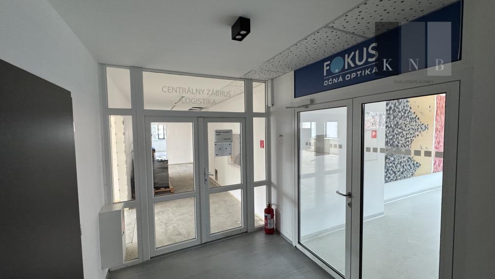 Prenájom samostatného kancelárskeho traktu 243 m² na Vajnorskej ulici v meste Bratislava