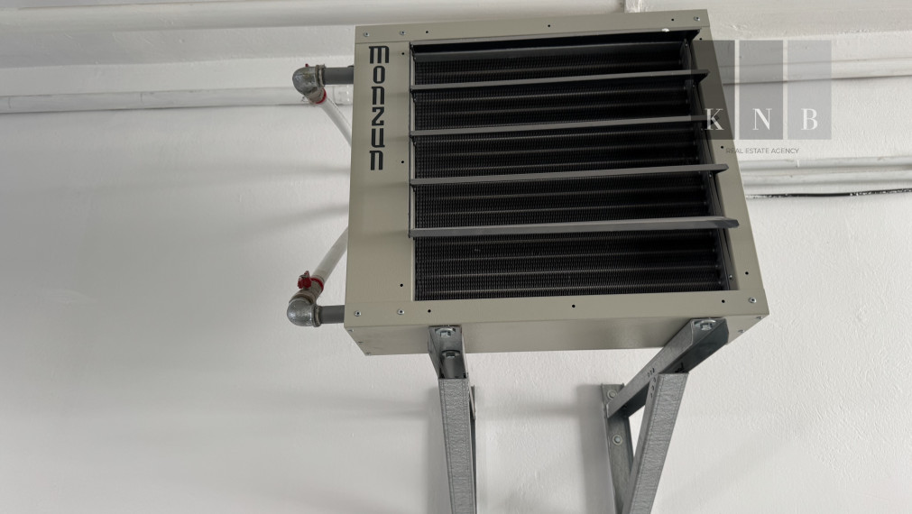 Property for sale 332,5 m² for commercial use in Bratislava, Vrakuňa district