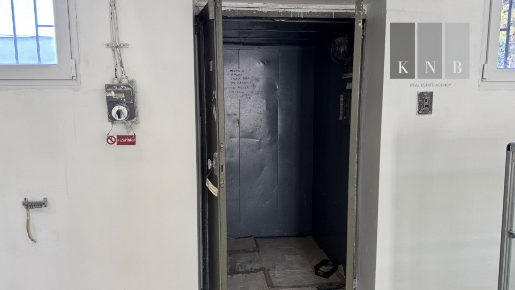 Property for sale 332,5 m² for commercial use in Bratislava, Vrakuňa district