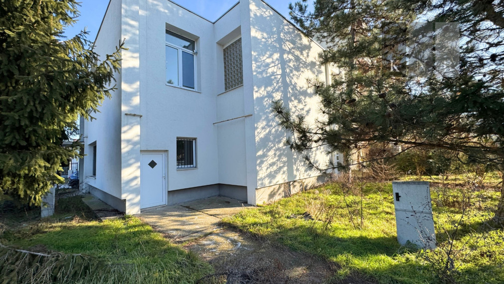 Property for sale 332,5 m² for commercial use in Bratislava, Vrakuňa district