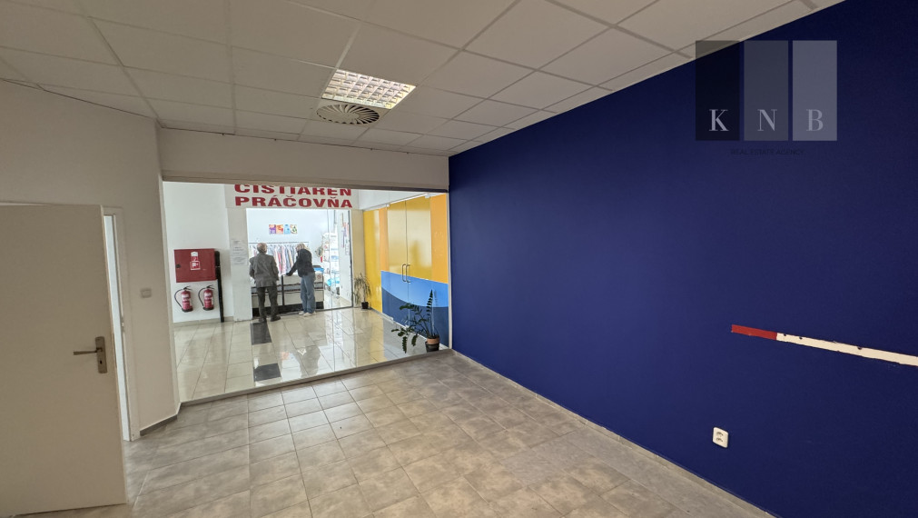 Prenájom obchodných priestorov od 24 m² v OD Saratov II v meste Bratislava, časti Dúbravka