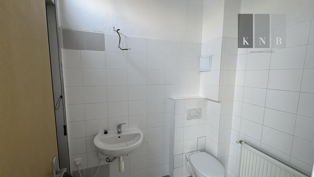 Prenájom obchodných priestorov od 24 m² v OD Saratov II v meste Bratislava, časti Dúbravka