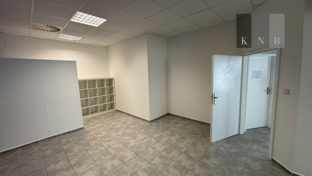 Prenájom obchodných priestorov od 24 m² v OD Saratov II v meste Bratislava, časti Dúbravka