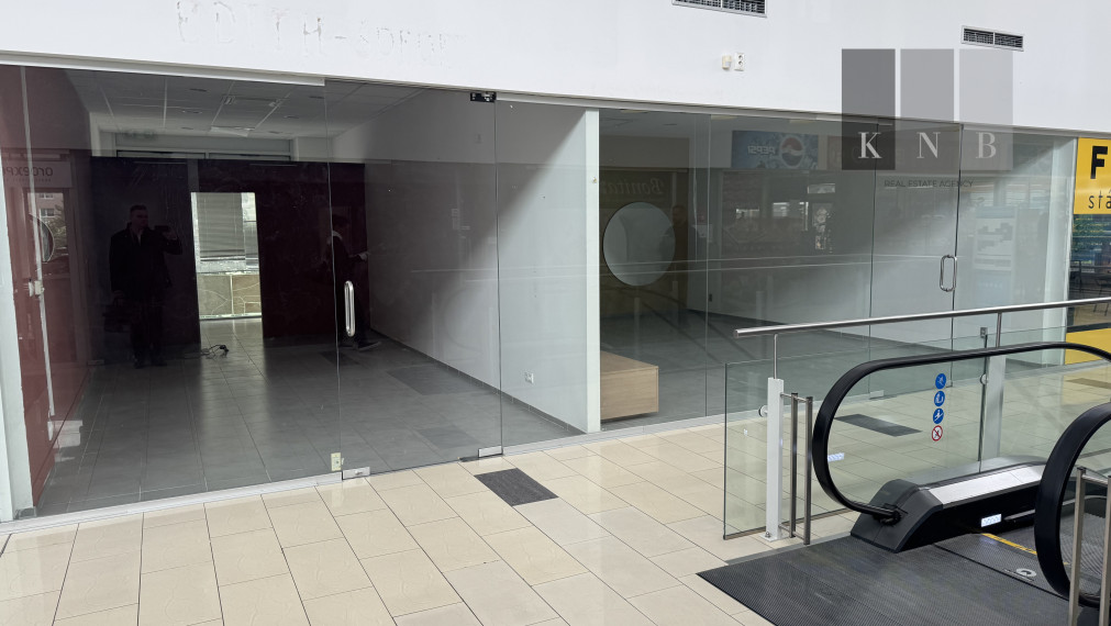 Prenájom obchodných priestorov od 24 m² v OD Saratov II v meste Bratislava, časti Dúbravka