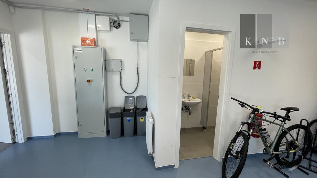 Prenájom výrobno-skladového priestoru 900 m² v časti Bratislava Bory