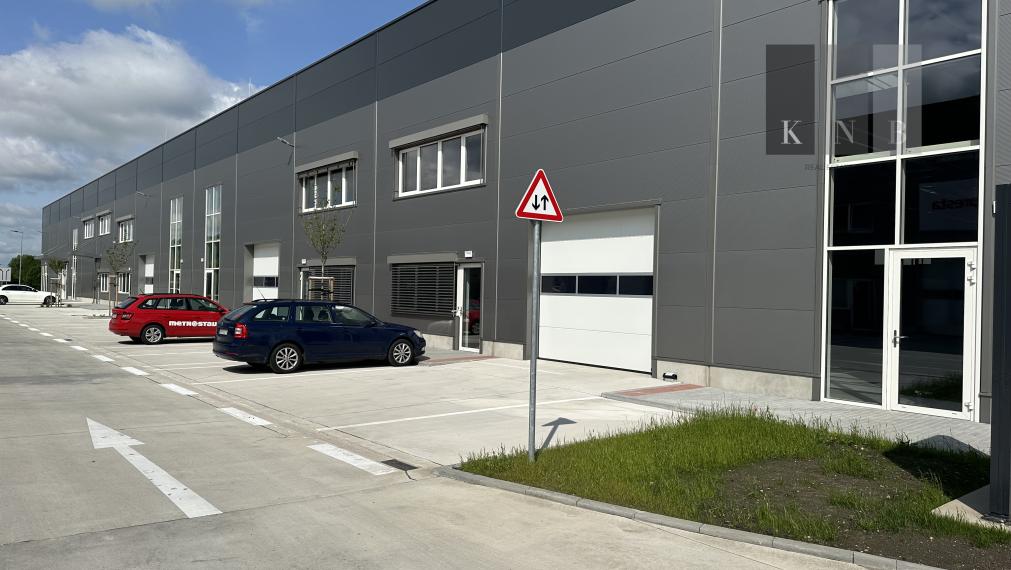 Prenájom výrobno-skladového priestoru 900 m² v časti Bratislava Bory